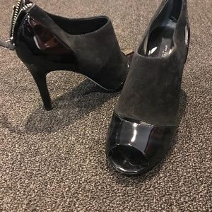 Gorgeous ankle peep toe heals